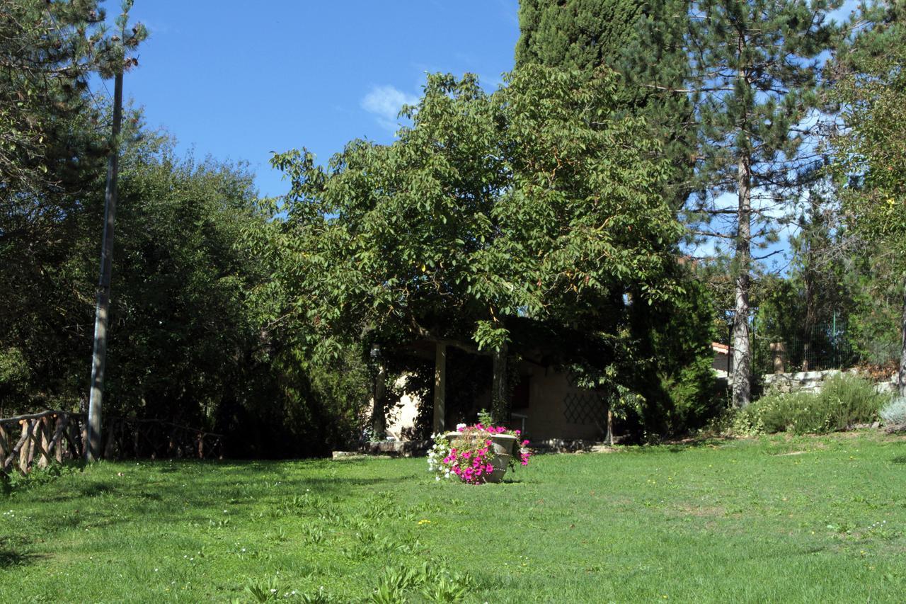 Agriturismo Villa Mozart Nel Verde Gubbio Exterior photo
